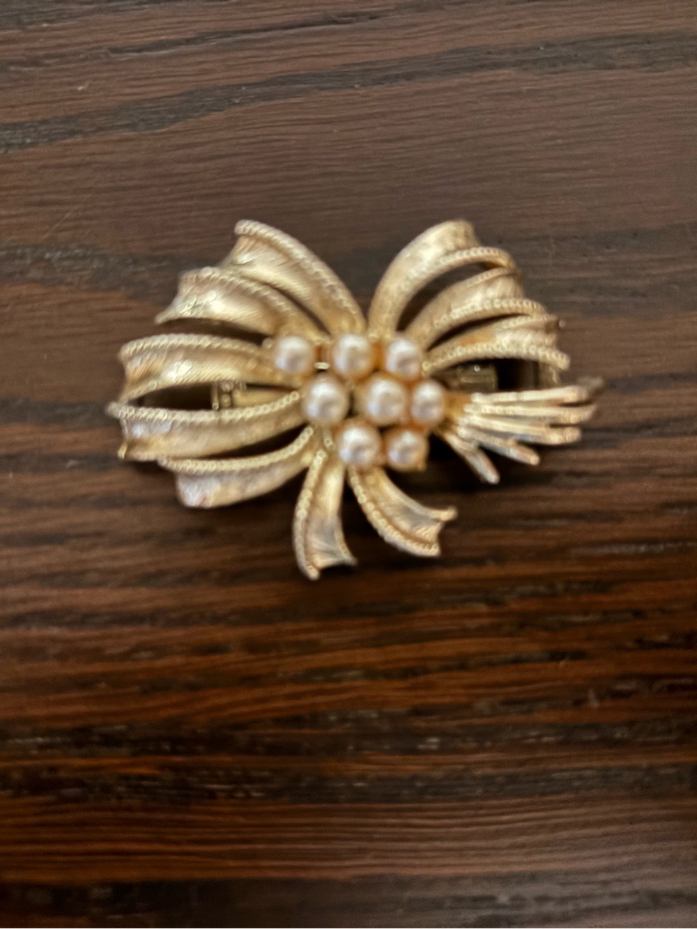 Gold Pearl Floral Bow Brooch - Elegant Women's Jewelry